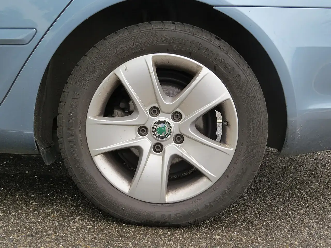 Continental SportContact 2 205/55 R16 tyre on a car wheel