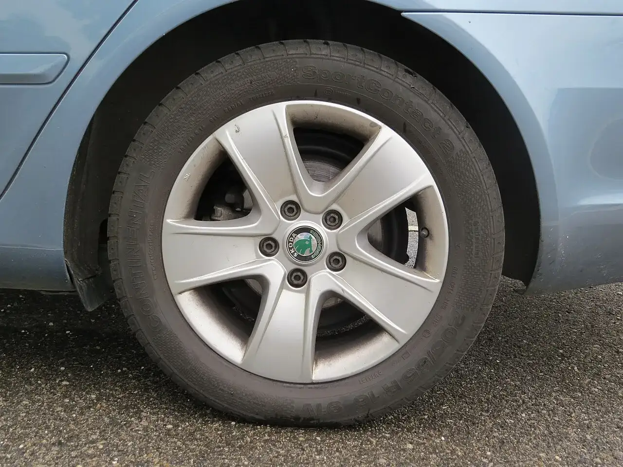 Continental SportContact 2 205/55 R16 tyre on a car wheel