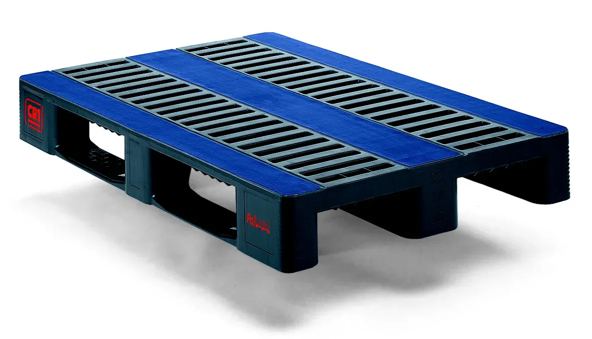 Craemer CR1 plastic Euro pallet, new, with three runners and blue Palgrip anti-slip strips across the top deck