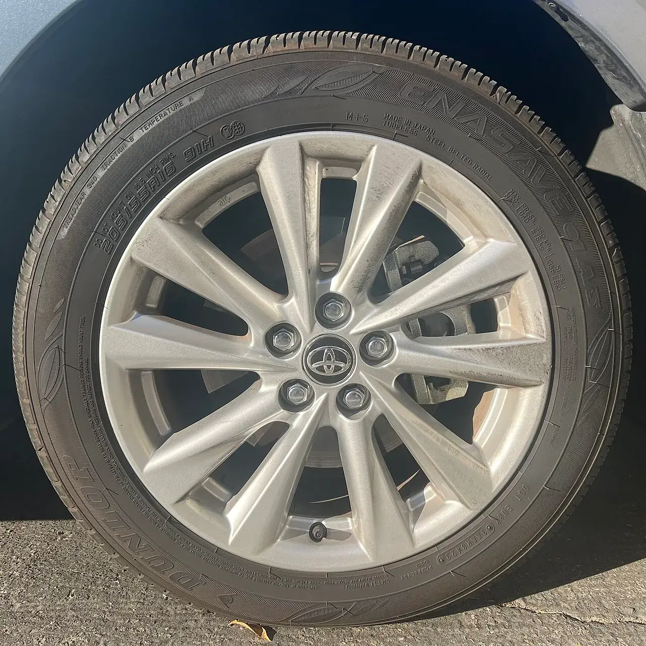 Dunlop Enasave 01 A/S all-season tyre on a car wheel