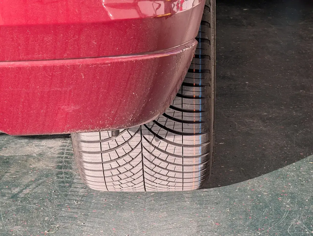 Goodyear Vector 4Seasons 255/35 R19 all-season tyre