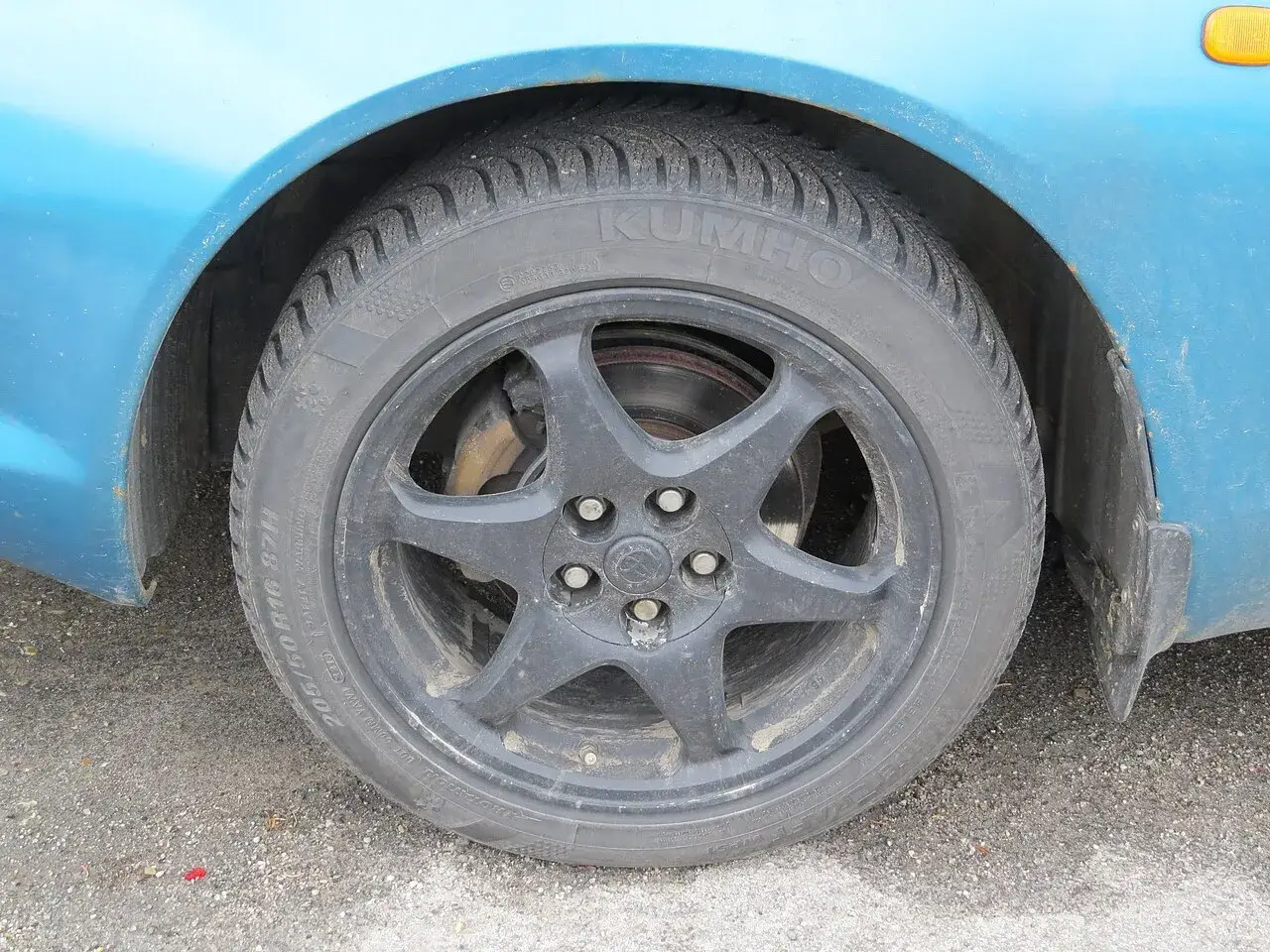 Kumho WinterCraft WP51 205/50 R16 winter tyre on a car wheel
