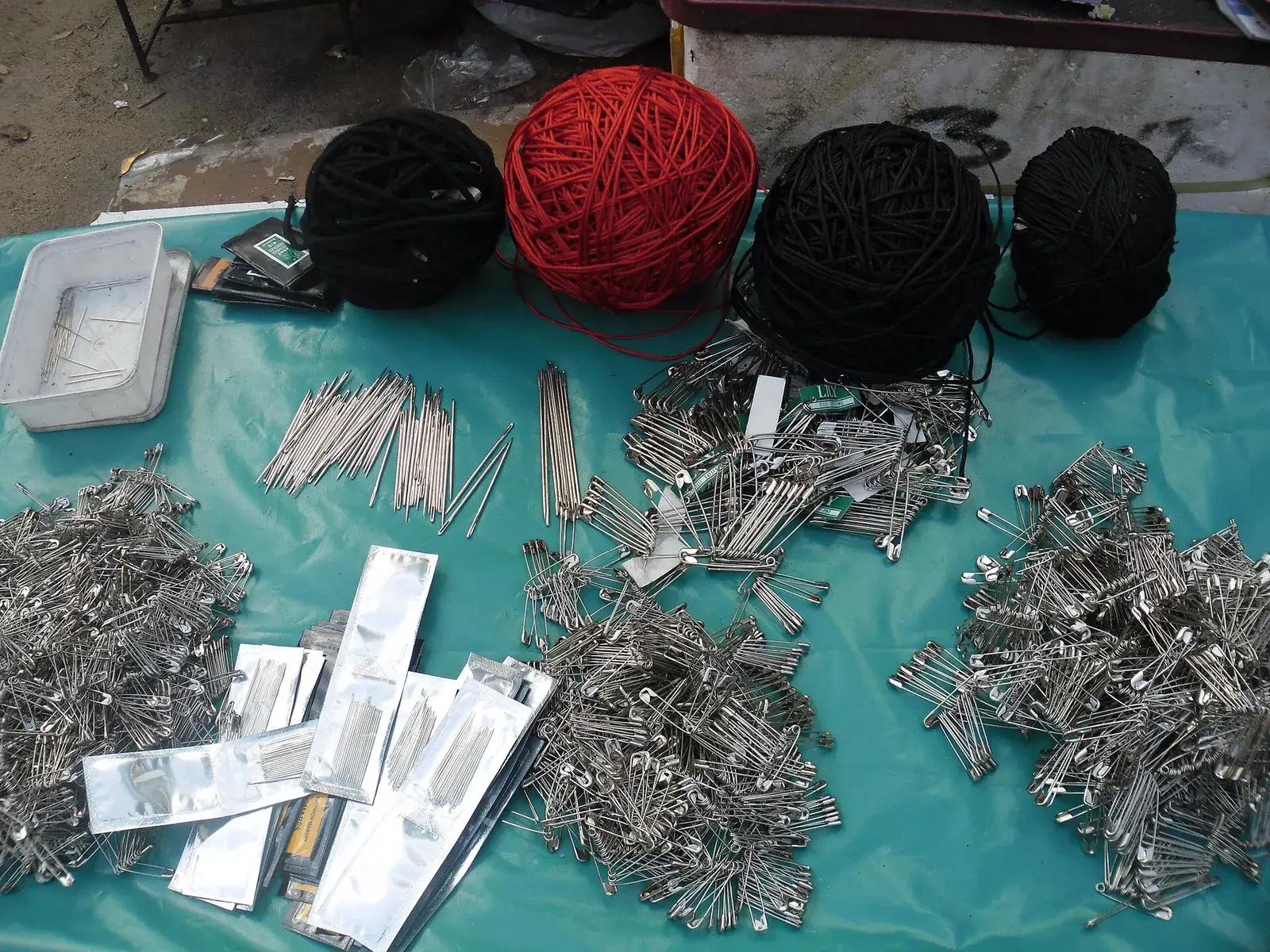 Assorted small stainless steel items