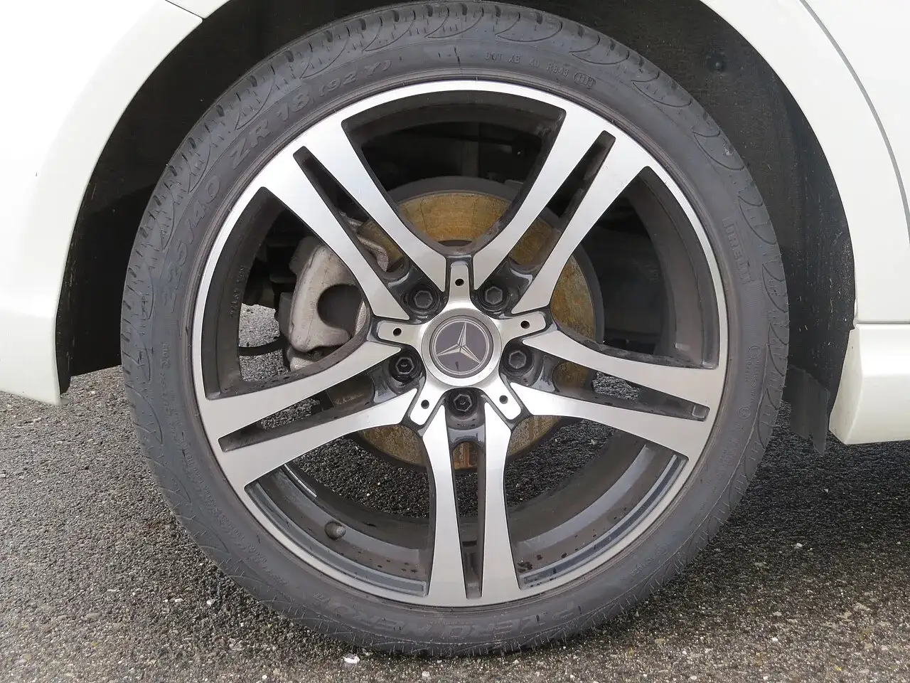 Pirelli P Zero Nero GT 225/40 ZR18 tyre on a car wheel