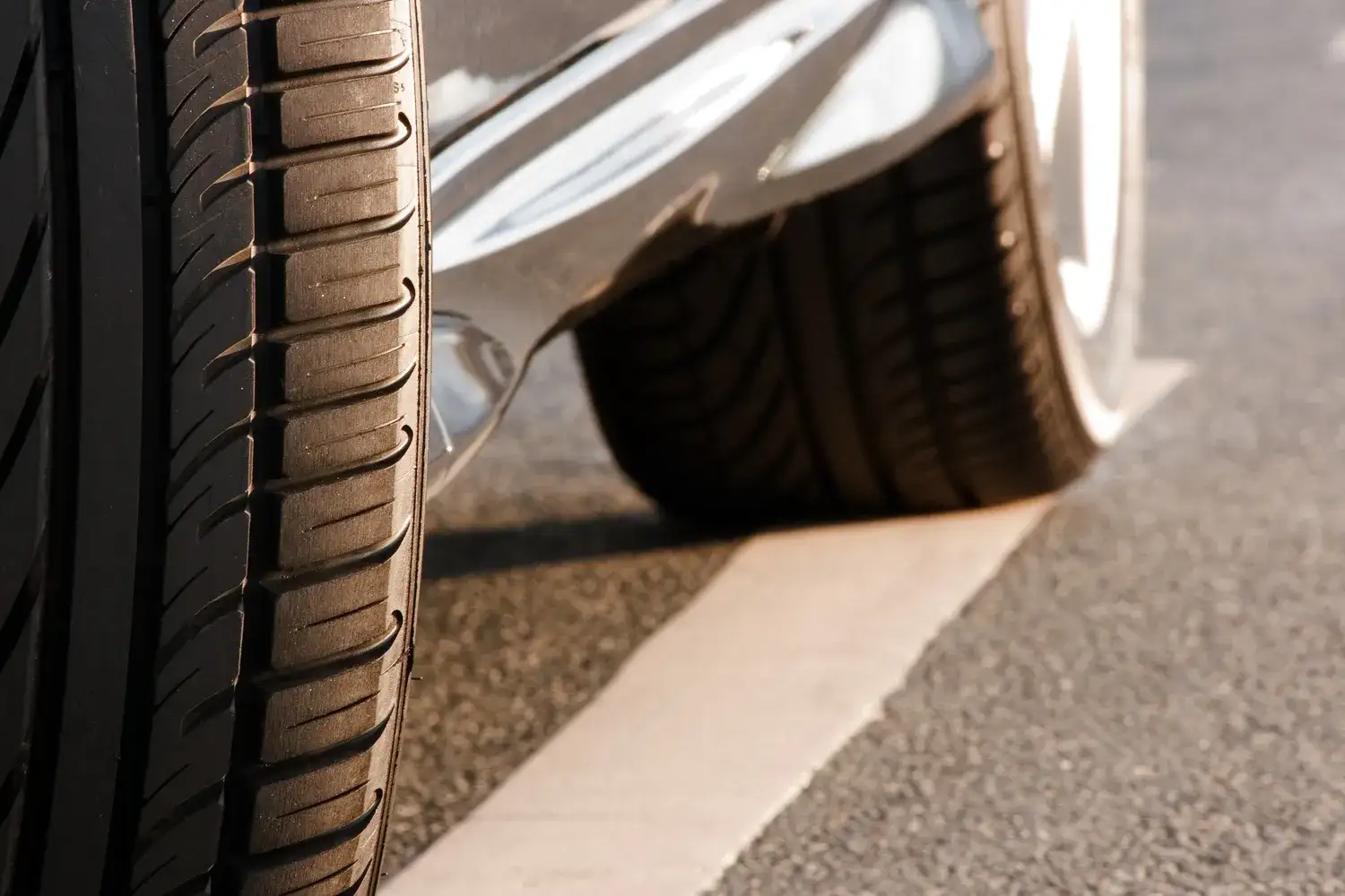 Shoulder and tread blocks of a summer car tyre