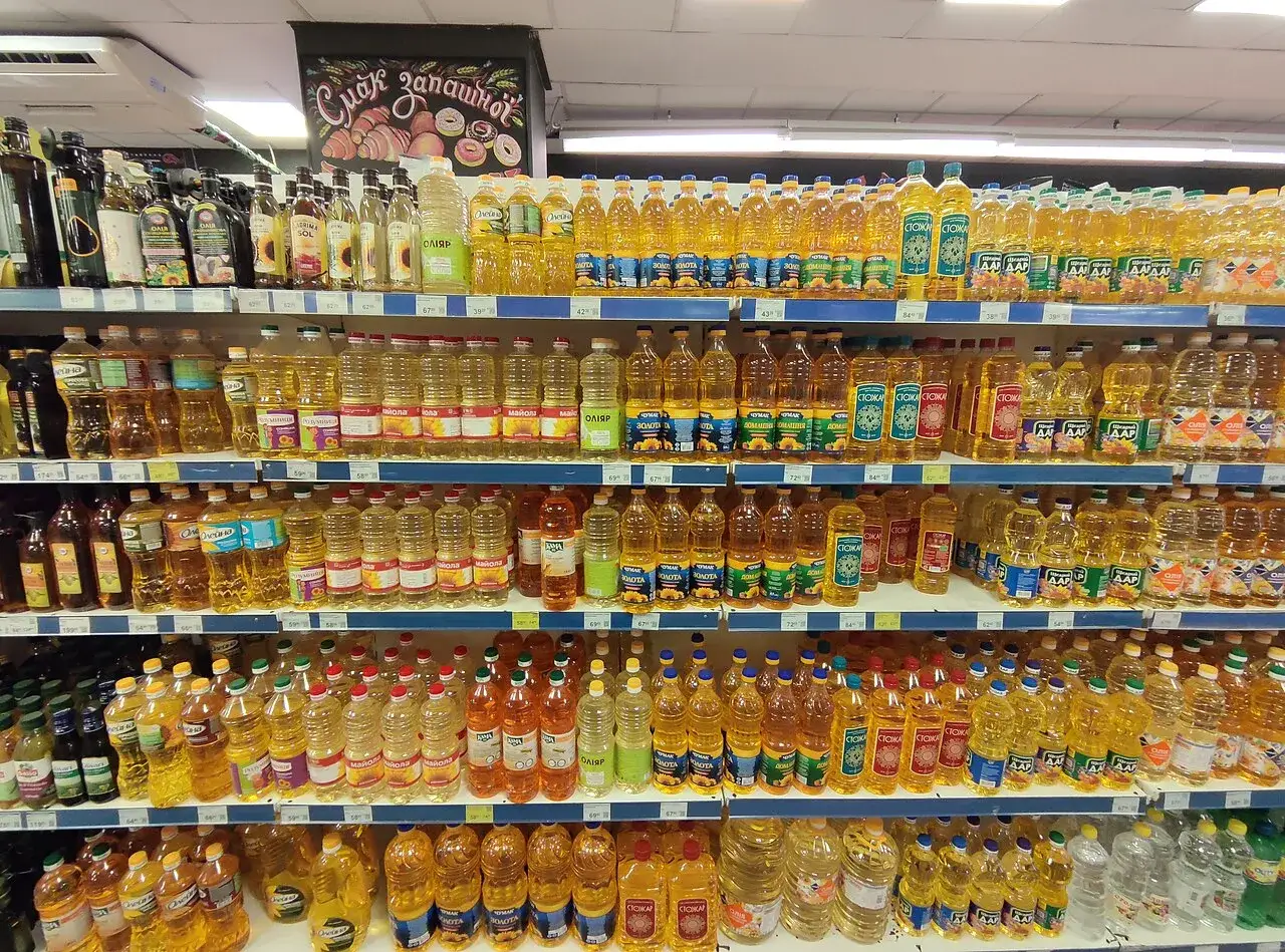 A supermarket aisle filled with bottles of sunflower oil