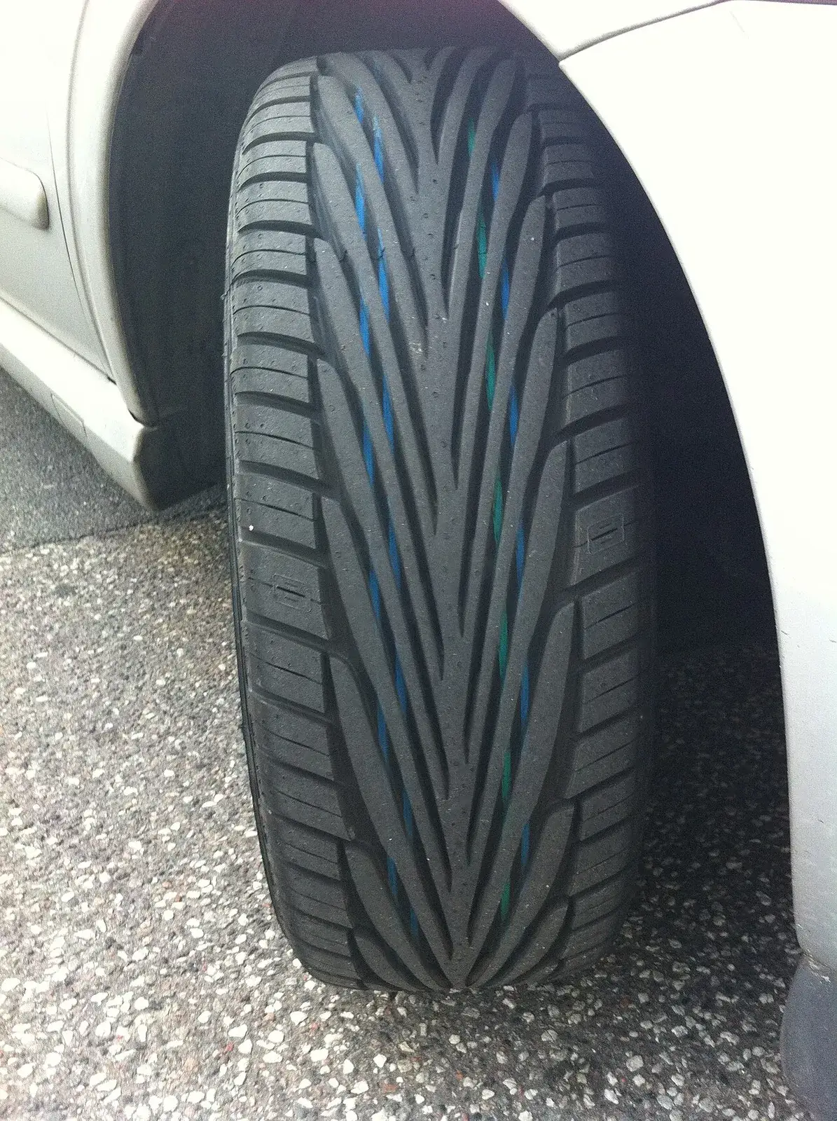 Tread of a Uniroyal RainSport 2 205/50 R16 tyre