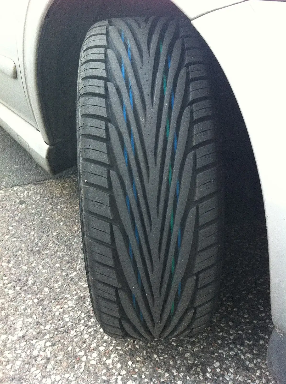 Tread of a Uniroyal RainSport 2 205/50 R16 tyre