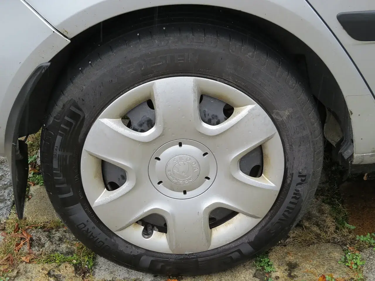 Vredestein Sportrac 5 195/55 R15 tyre on a car wheel