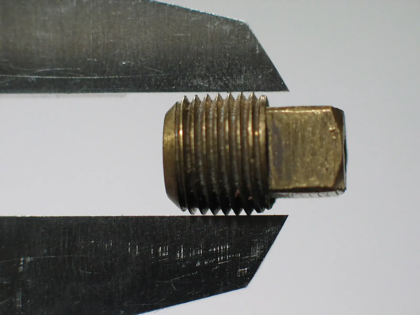 Machined yellow brass threaded plug